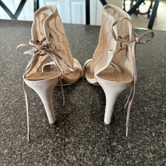 Audrey Brook Lace Heels Size 8 - Picture 3 of 5